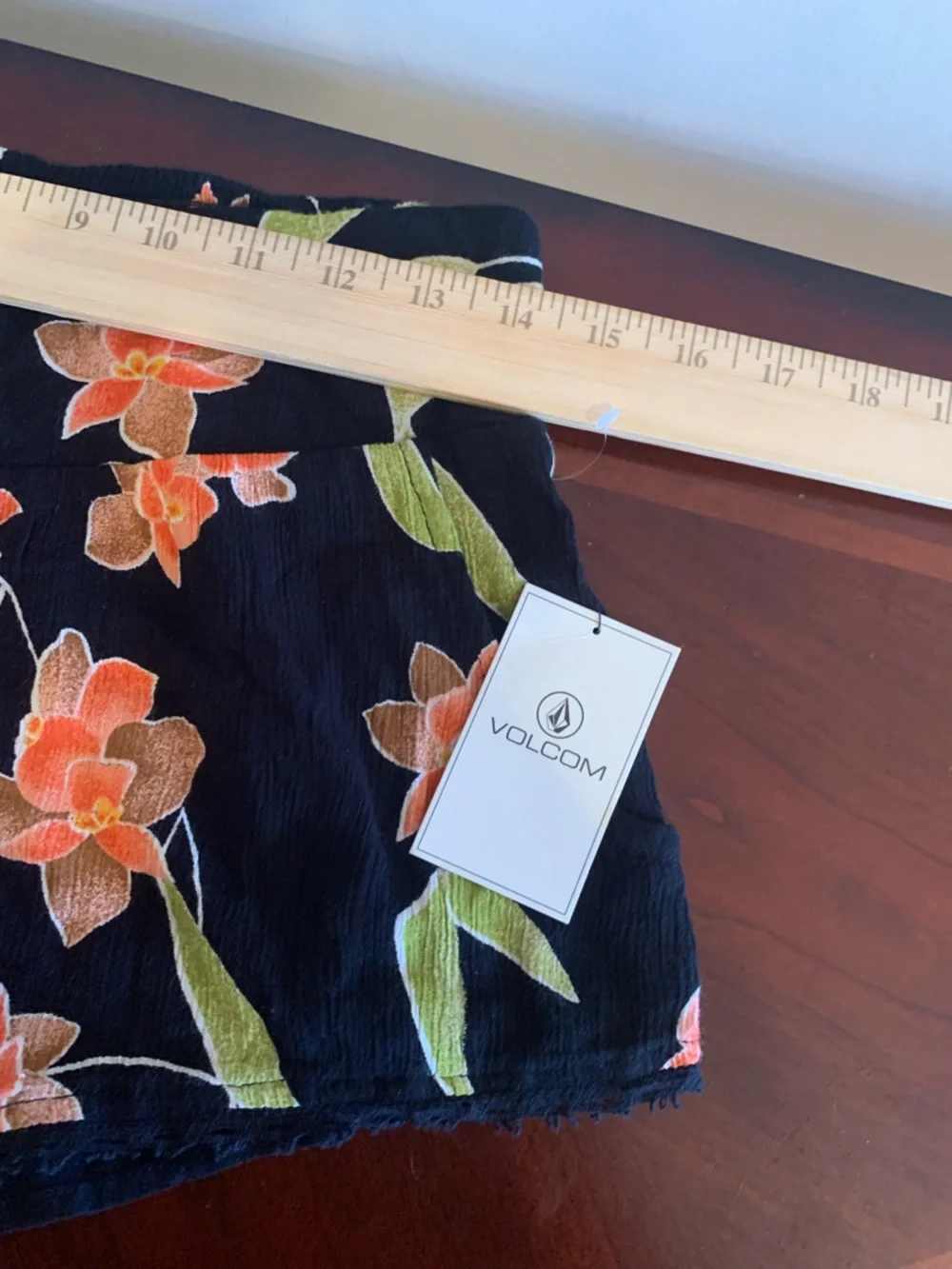 NWT Volcom Black Floral Smocked-Waist Shorts - Picture 6 of 10